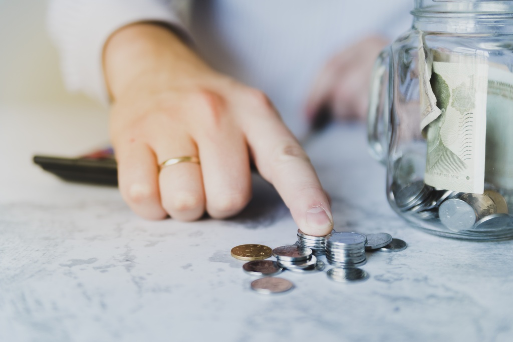 hand-counting-savings.jpg кольцо